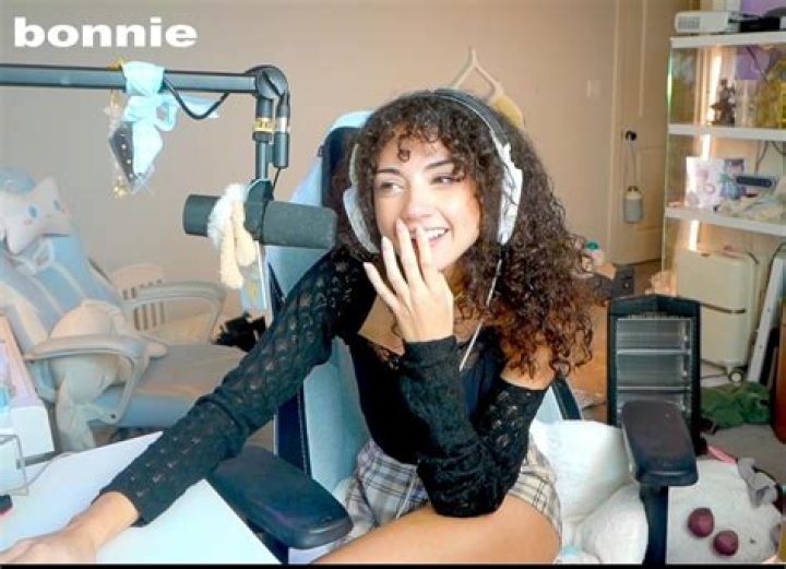 Bonnie Bruise: Uncovering the Journey of a Unique Twitch Streamer