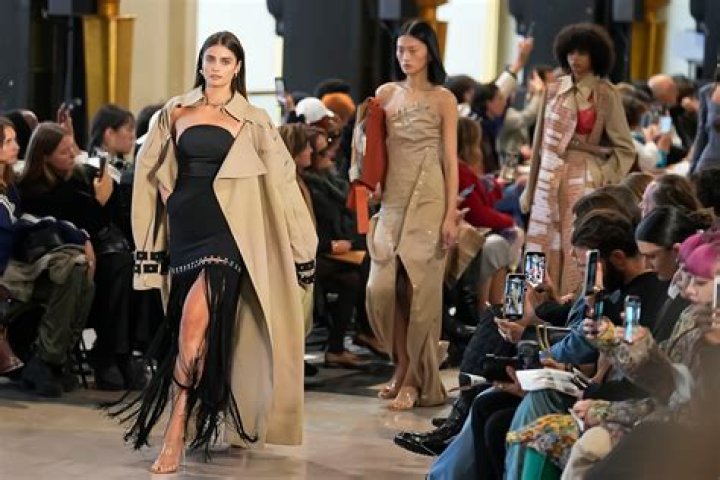 Fashion Nova Email: Your Inside Track to Trendy Styles