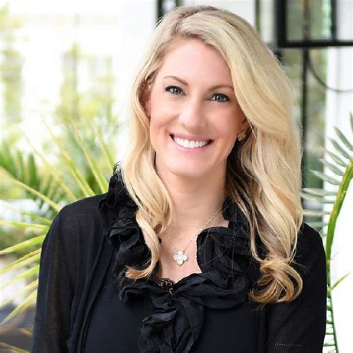 Kelly Jane Caron: A Glimpse Into Her Vibrant Online Presence