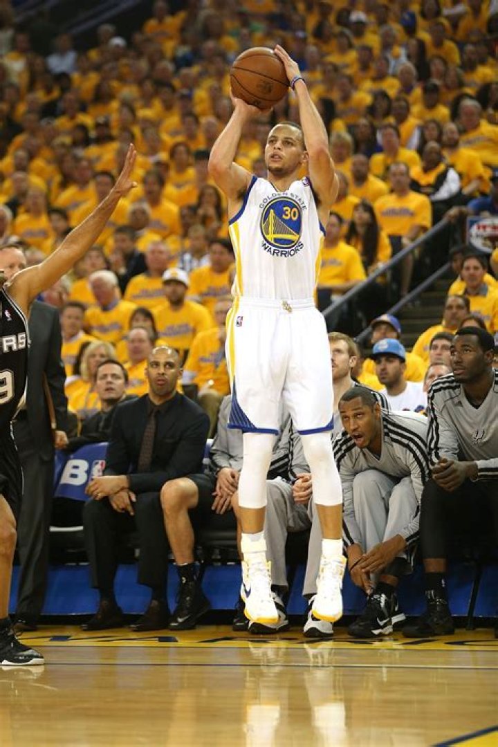 Steph Curry Shooting From The Moon: Unpacking The Lunar Lab Visit And Moon Landing Discussion